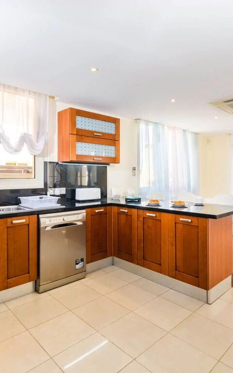 Royal Beachfront Villa: Keuken