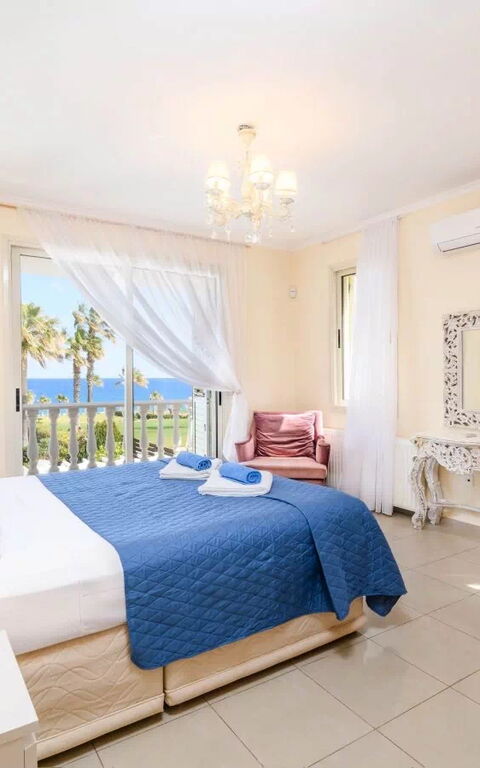 Royal Beachfront Villa: slaapkamer