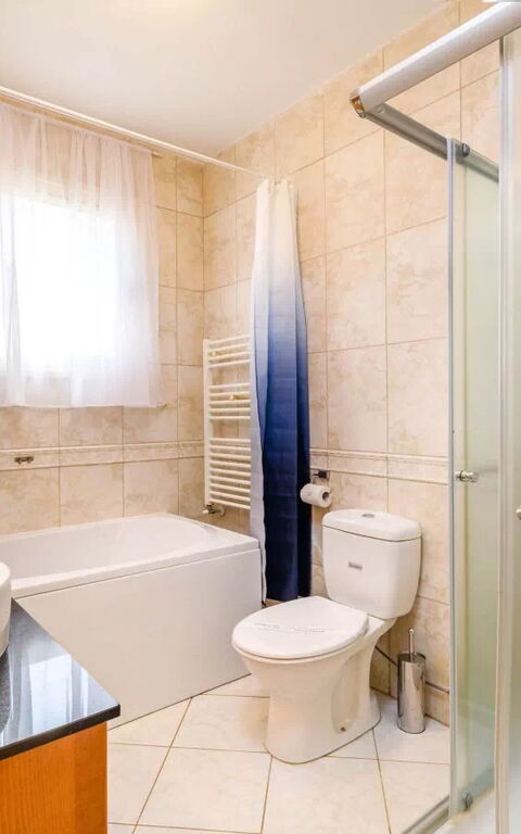 Royal Beachfront Villa: Badkamer