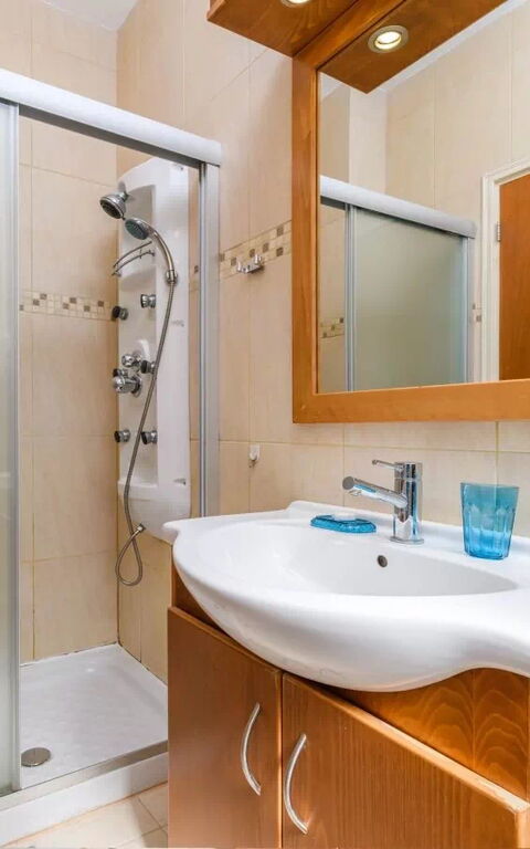 Royal Beachfront Villa: Badkamer