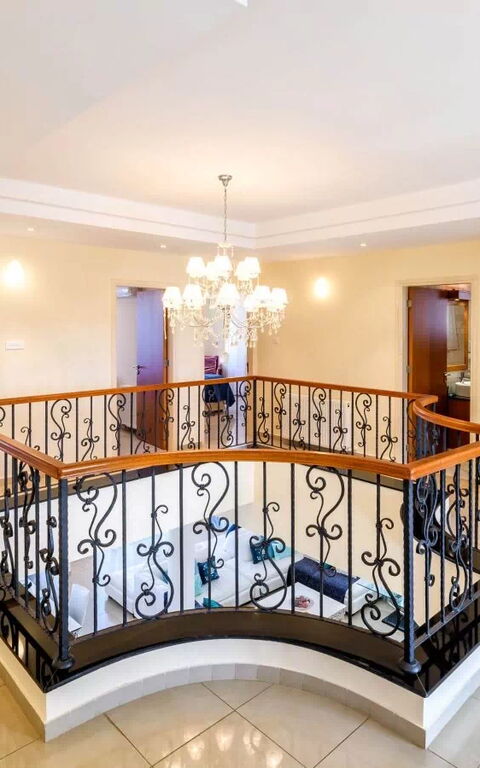 Royal Beachfront Villa: Andere kamer