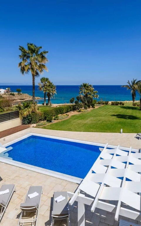 Royal Beachfront Villa: Buitenkanten, Buitenshuis, Keer bekeken, Tuin, zwembad