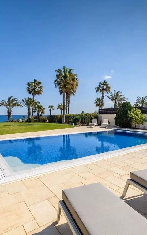 Royal Beachfront Villa: Buitenkanten, Buitenshuis, Keer bekeken, Tuin