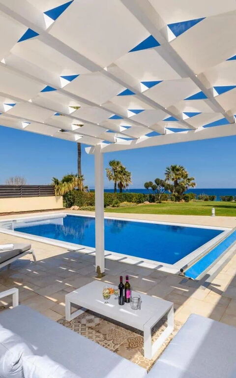 Royal Beachfront Villa: Buitenkanten, Buitenshuis, Keer bekeken, Tuin, zwembad