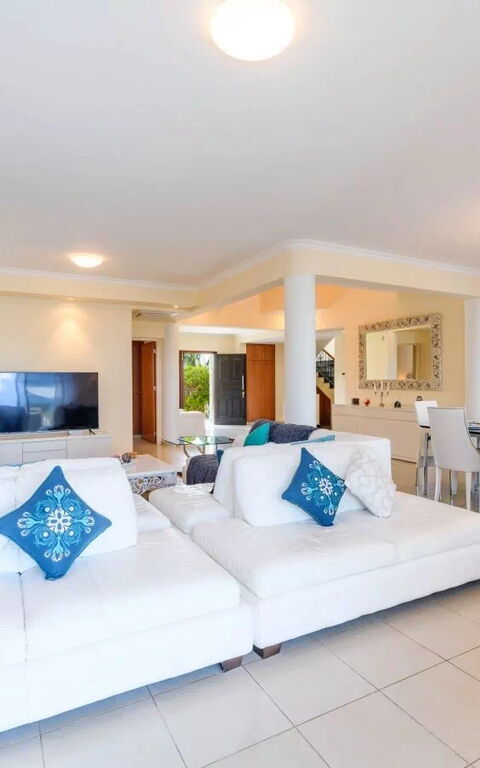 Royal Beachfront Villa: Lunchroom