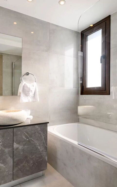 Serenity Seafront Villa: Badkamer