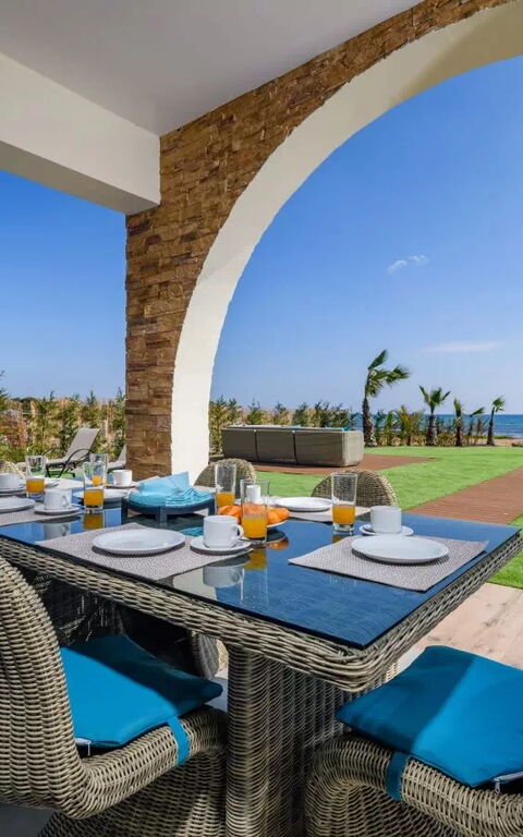 Serenity Seafront Villa: Balkon / terras / patio, Buitenkanten, Buitenshuis