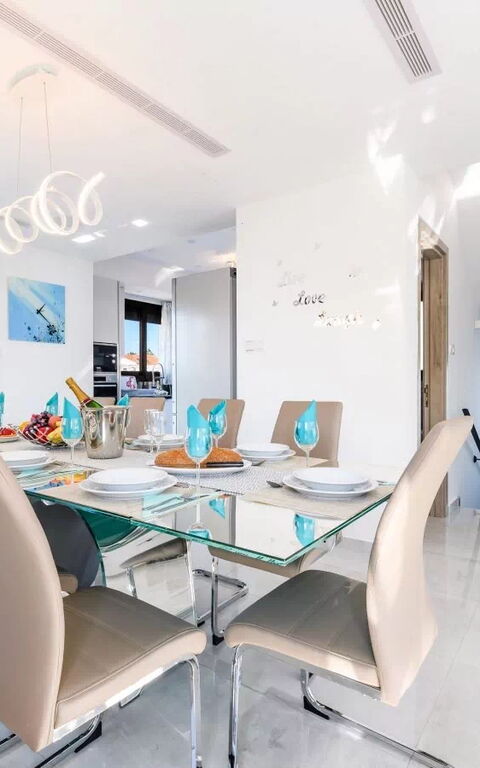 Serenity Seafront Villa: Lunchroom