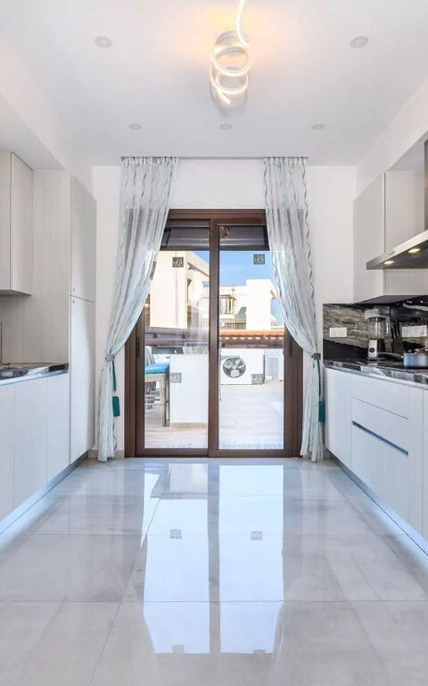Serenity Seafront Villa: Keuken