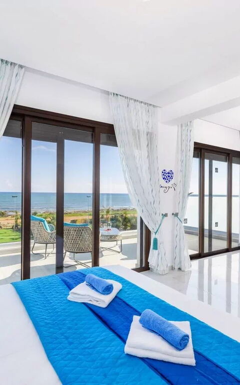 Serenity Seafront Villa: slaapkamer