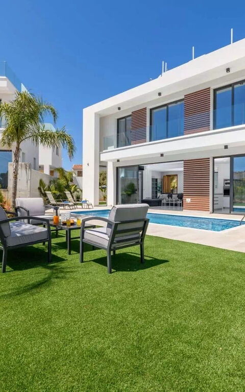 By the Beach - Royal Sapphire Villa: Buitenkanten, Buitenshuis, Tuin, zwembad
