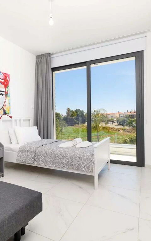 By the Beach - Royal Sapphire Villa: slaapkamer