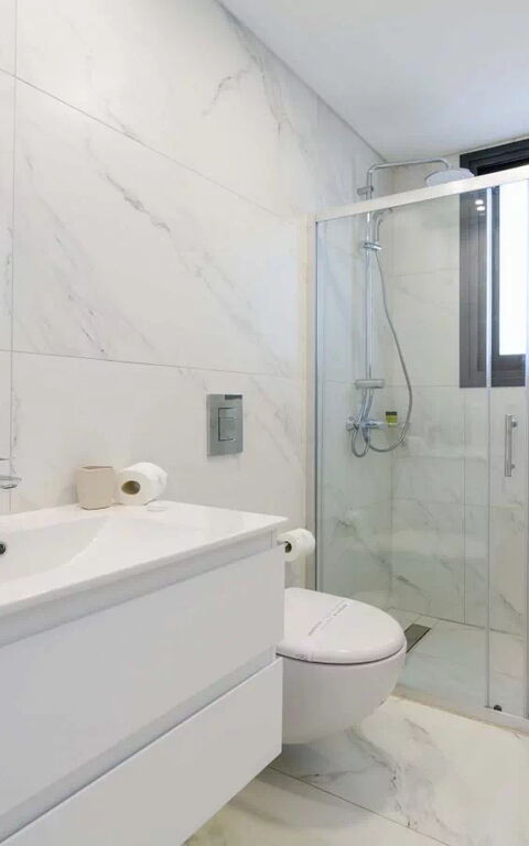 By the Beach - Sea Pearl Villa: Badkamer