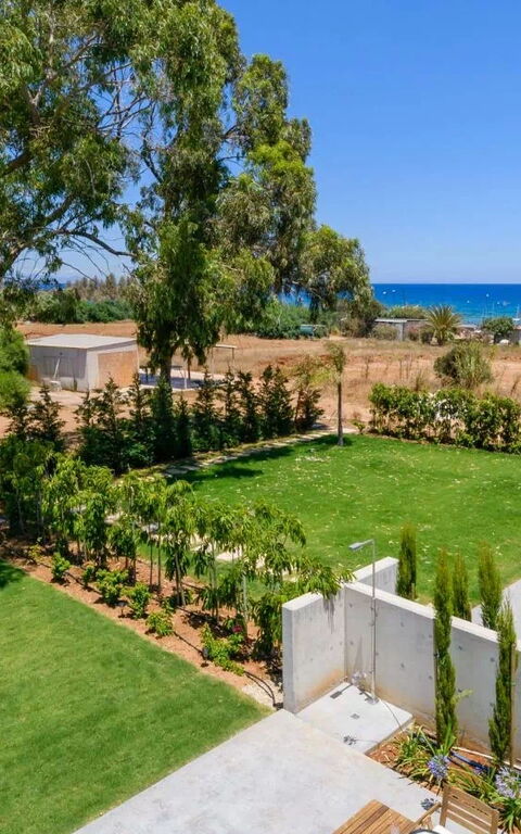 By the Beach - Sea Pearl Villa: Buitenkanten, Buitenshuis, Keer bekeken, Tuin, zwembad