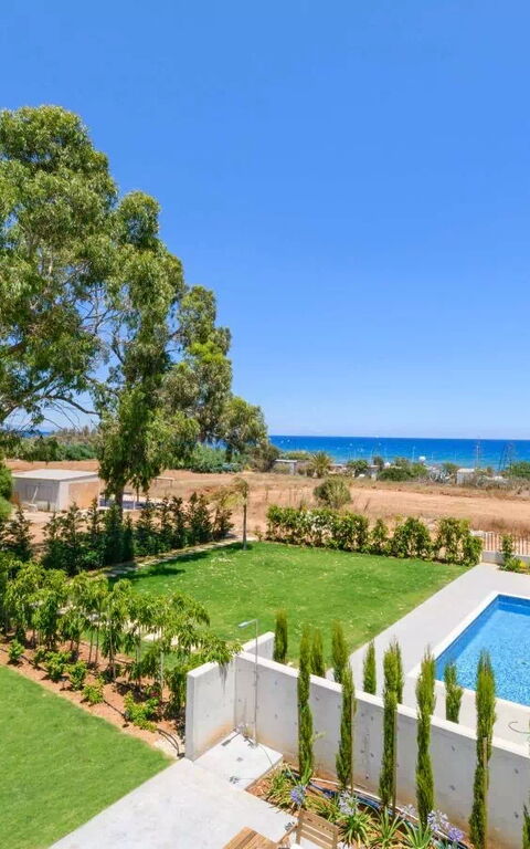 By the Beach - Sea Pearl Villa: Buitenkanten, Buitenshuis, Keer bekeken, Tuin, zwembad