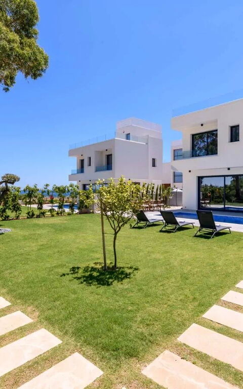 By the Beach - Sea Pearl Villa: Buitenkanten, Buitenshuis, Tuin