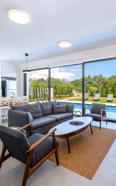 By the Beach - Sea Pearl Villa: Woonkamer