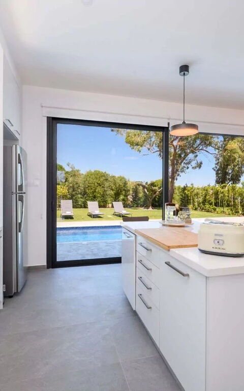 By the Beach - Sea Pearl Villa: Keuken