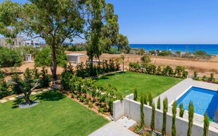 By the Beach - Sea Pearl Villa: Buitenkanten, Buitenshuis, Keer bekeken, Tuin, zwembad
