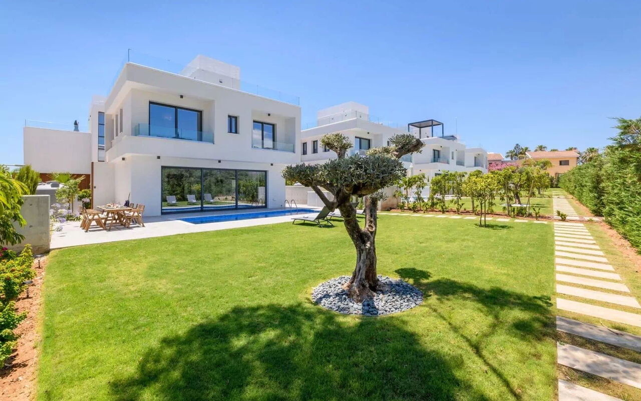 By the Beach - Sea Pearl Villa: Buitenkanten, Buitenshuis, Tuin, zwembad