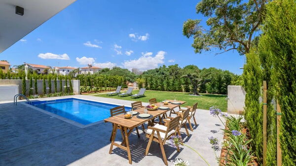 By the Beach - Sea Pearl Villa: Buitenkanten, Buitenshuis, Tuin, zwembad