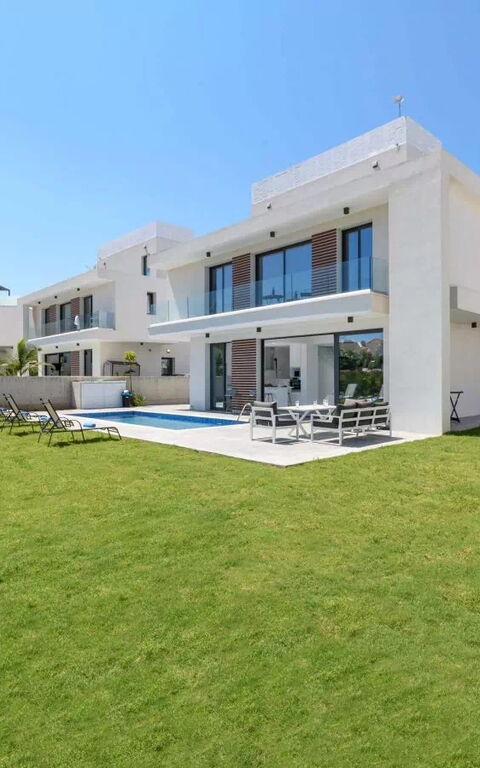 By the Beach - White Coral Villa: Buitenkanten, Buitenshuis, Tuin, zwembad