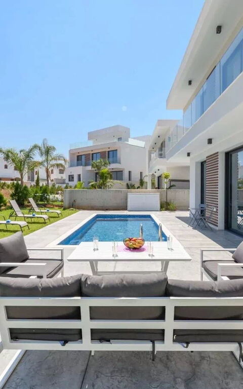 By the Beach - White Coral Villa: Buitenkanten, Buitenshuis, Tuin, zwembad