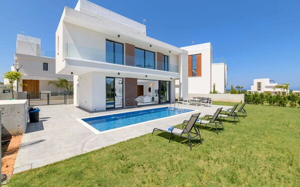 By the Beach - White Coral Villa: Buitenkanten, Buitenshuis, Tuin, zwembad