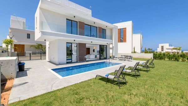 By the Beach - White Coral Villa: Buitenkanten, Buitenshuis, Tuin, zwembad