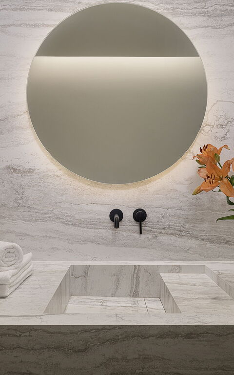 Ares Luxurious Residence: Badkamer