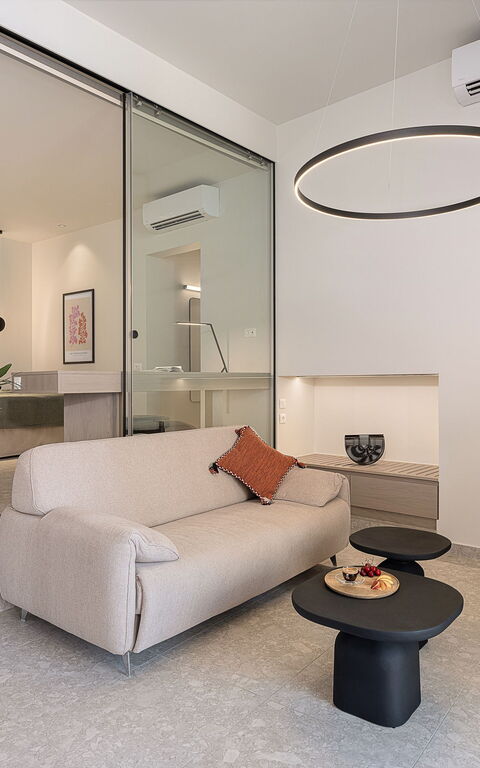 Ares Luxurious Residence: slaapkamer, Woonkamer