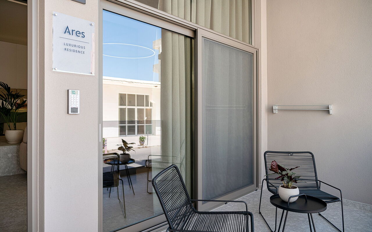 Ares Luxurious Residence: Balkon / terras / patio, Buitenkanten, Buitenshuis
