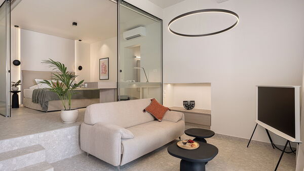 Ares Luxurious Residence: slaapkamer, Woonkamer