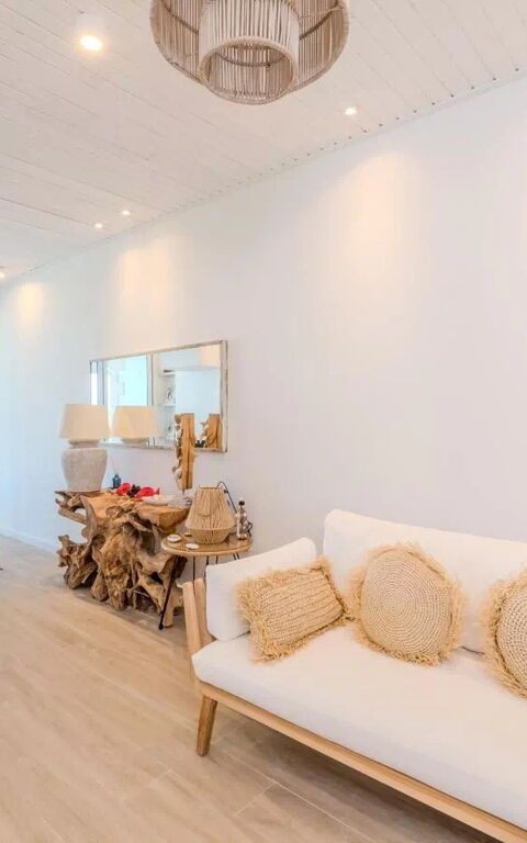 Aya Thekla Beach House: Woonkamer