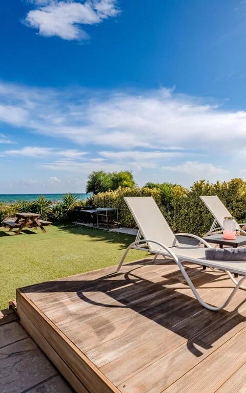 Aya Thekla Beach House: Buitenkanten, Buitenshuis, Tuin