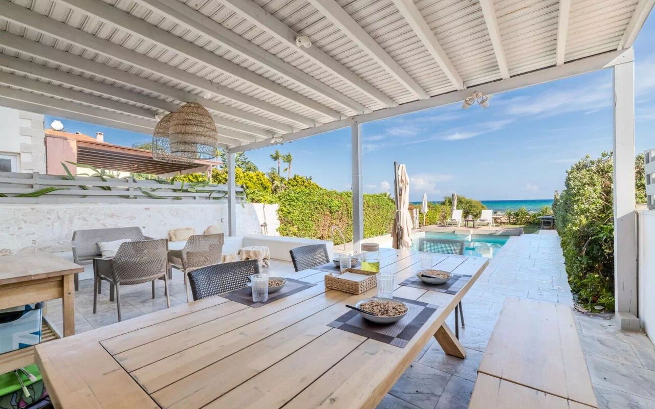 Aya Thekla Beach House: Balkon / terras / patio, Buitenkanten, Buitenshuis, zwembad