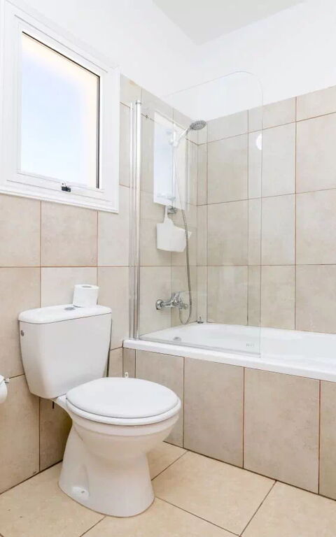 Ayia Triada Beach Gardens: Badkamer
