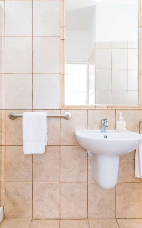 Ayia Triada Beach Gardens: Badkamer