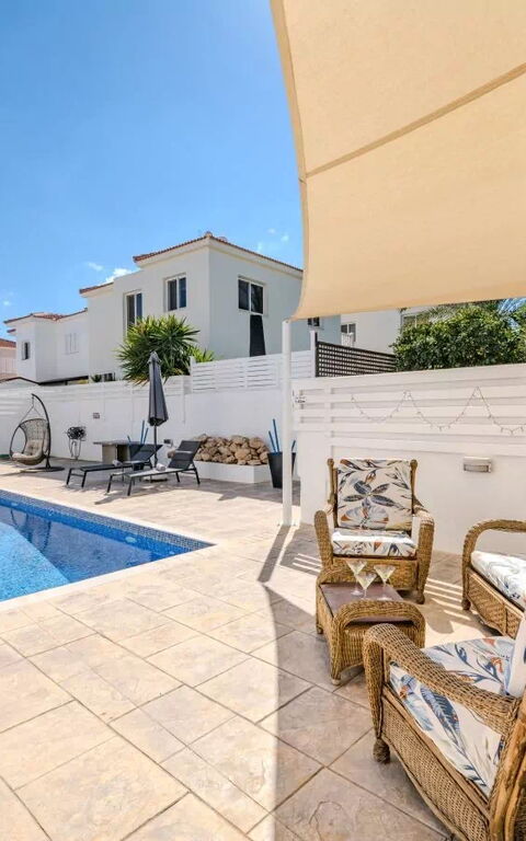 Ayia Triada Beach Gardens: Buitenkanten, Buitenshuis, zwembad