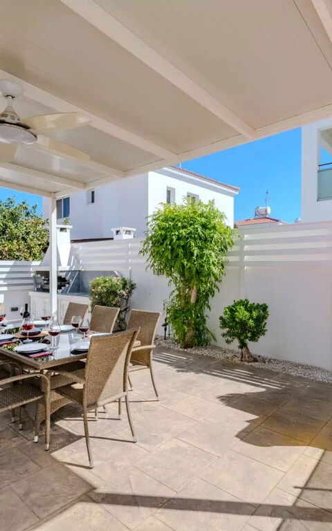 Ayia Triada Beach Gardens: Balkon / terras / patio, Buitenkanten, Buitenshuis
