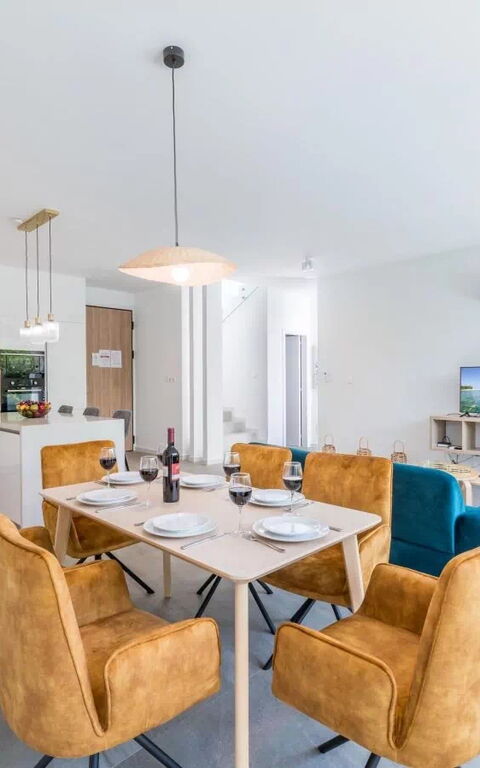 Azure Seaview - Ruby Villa: Keuken, Lunchroom, Woonkamer