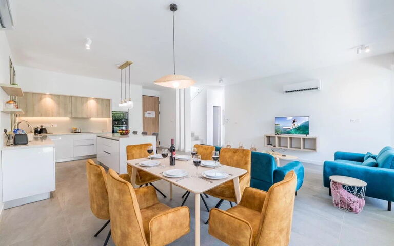 Azure Seaview - Ruby Villa: Keuken, Lunchroom, Woonkamer