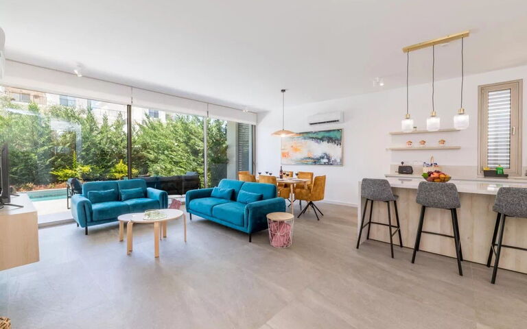 Azure Seaview - Ruby Villa: Woonkamer