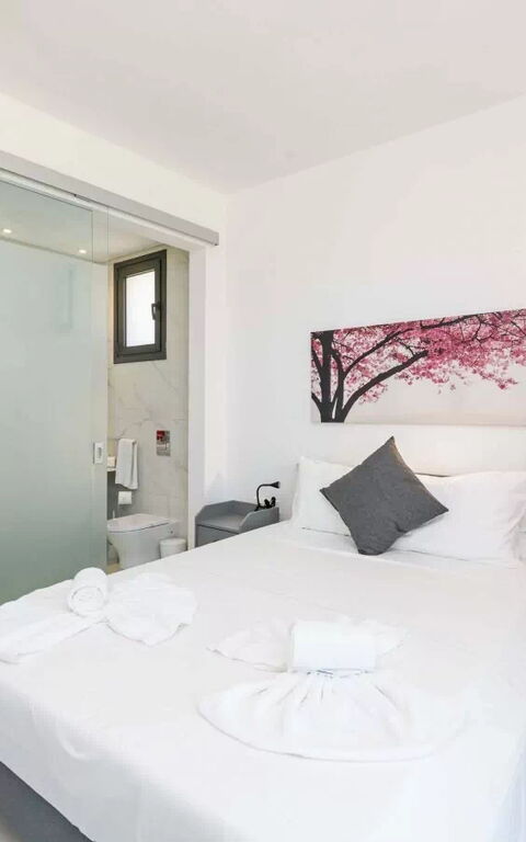 By the Beach - Emerald Seaview Villa: slaapkamer