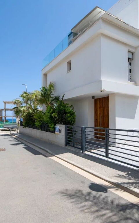 By the Beach - Emerald Seaview Villa: Hoofdingang