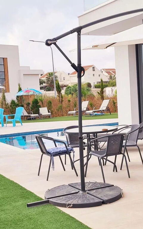 By the Beach - Emerald Seaview Villa: Buitenkanten, Buitenshuis, Tuin, zwembad
