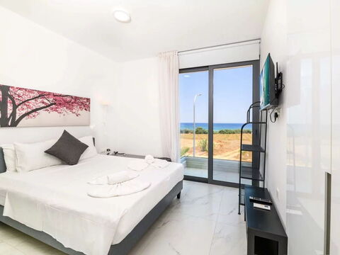 By the Beach - Emerald Seaview Villa