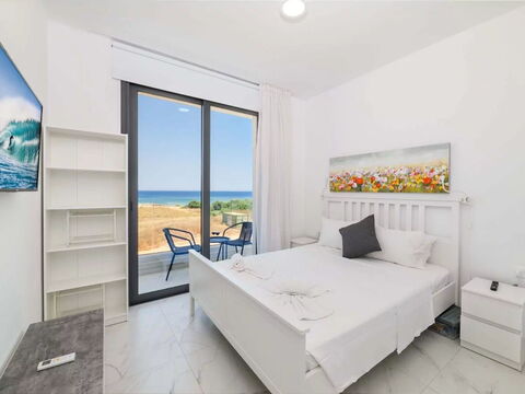 By the Beach - Emerald Seaview Villa