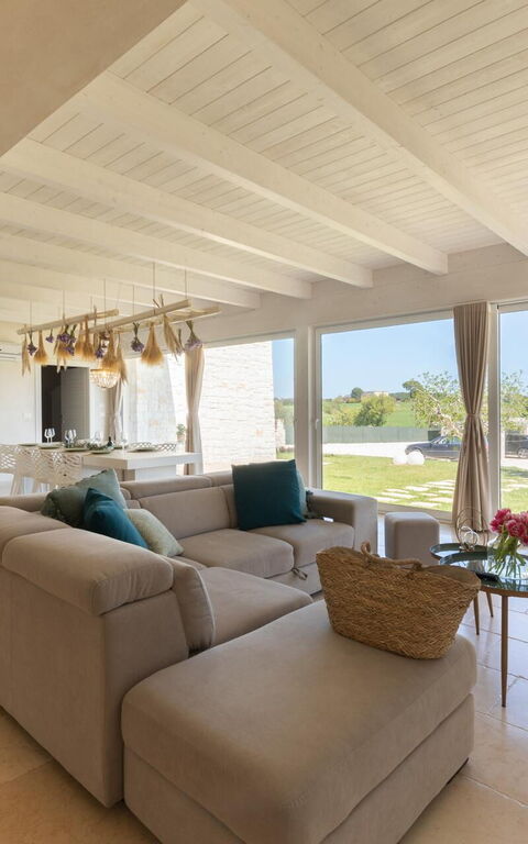 Villa Calanthia: Woonkamer