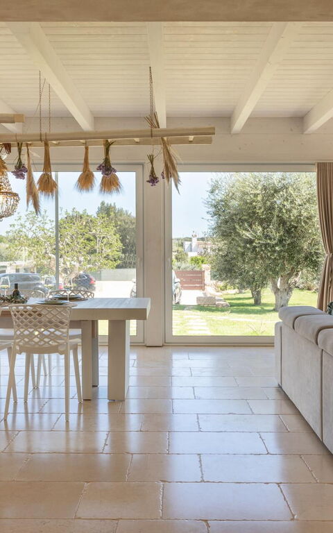 Villa Calanthia: Lunchroom, Woonkamer